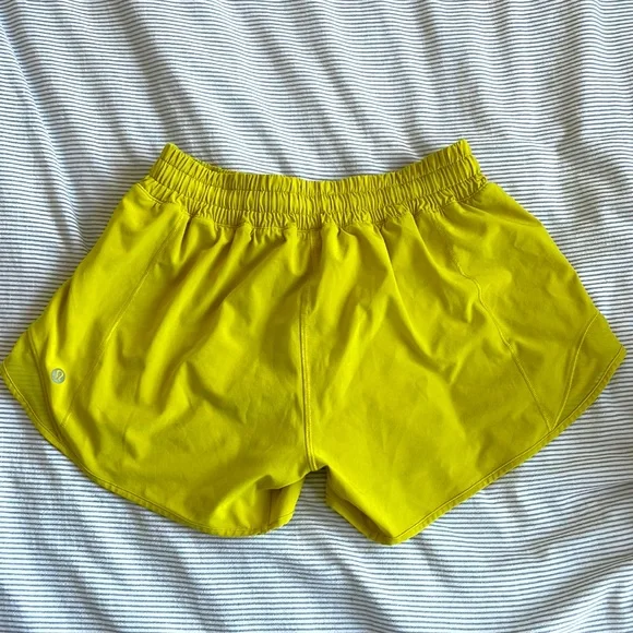 Peloton Lululemon Hotty Hot Shorts - Size 6 - Picture 4 of 4